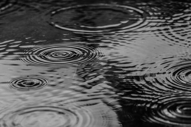 La lluvia no da tregua: prevén más aguaceros y tormentas eléctricas este domingo