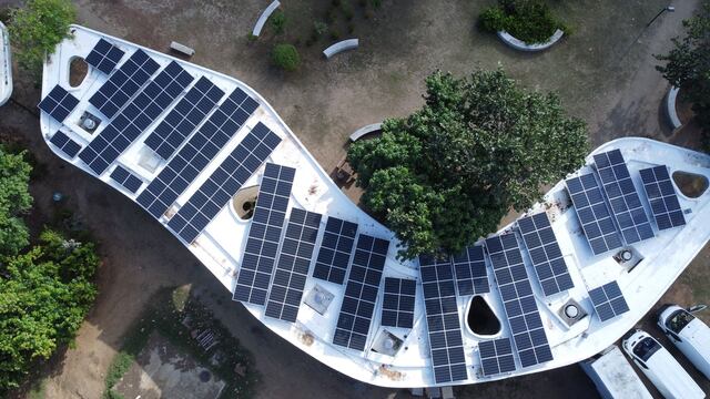Instalan placas solares a veinte negocios en Culebra