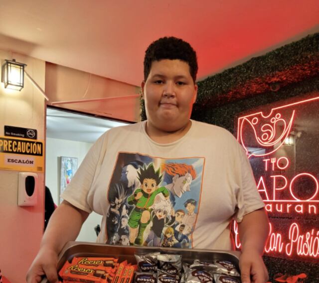 Joven de Carolina vende chocolates para ayudar a su padre que necesita trasplante de riñón