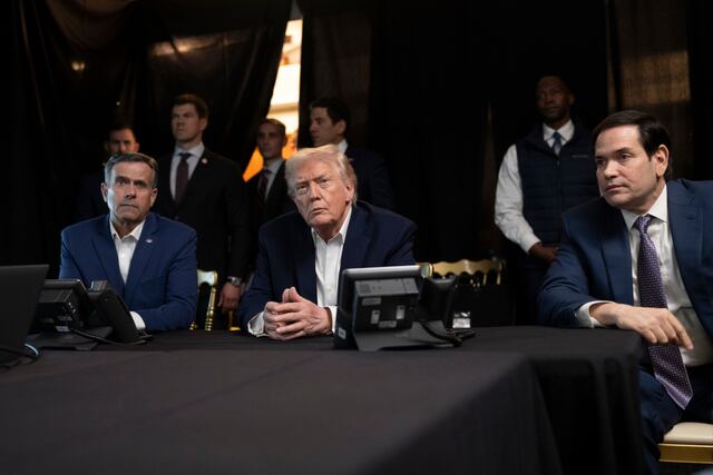 Trump rechaza convocar elecciones en Venezuela y reitera que él está al mando