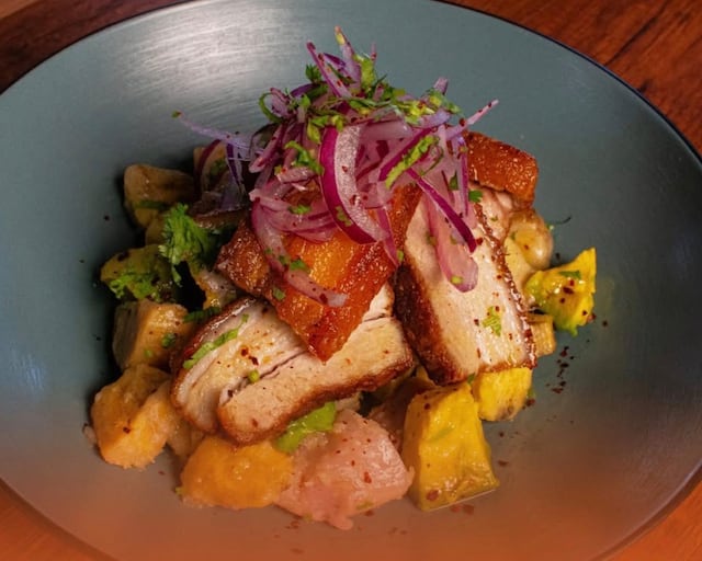 Abre Jalea en Cayey con propuesta de comida peruana y criolla
