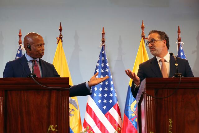 Alcalde de Nueva York compara la movilidad humana con un “virus agresivo”