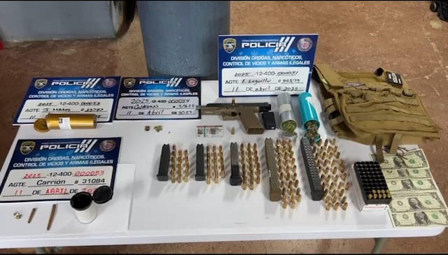 Arrestan a tres hombres y dos mujeres durante allanamientos en urbanización de Río Grande