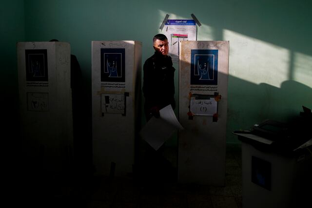Apatía de votantes y preocupación por violencia marcan elecciones en Irak