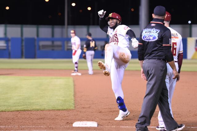 Indios de Mayagüez activan a Edwin Ríos y Chavez Young