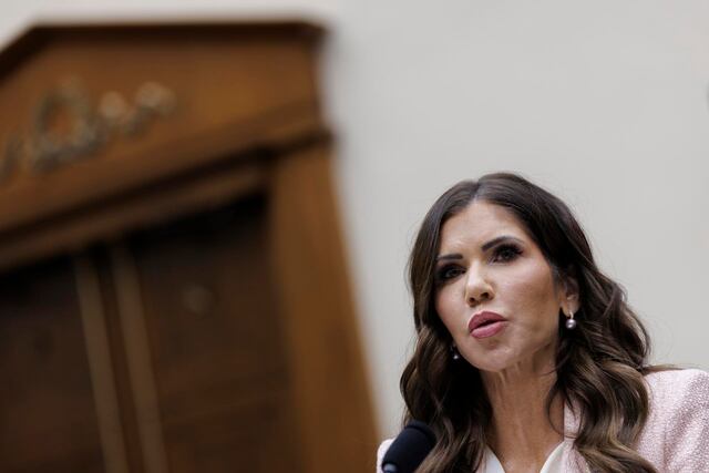 Trump saca a Kristi Noem de la dirección de Seguridad Nacional