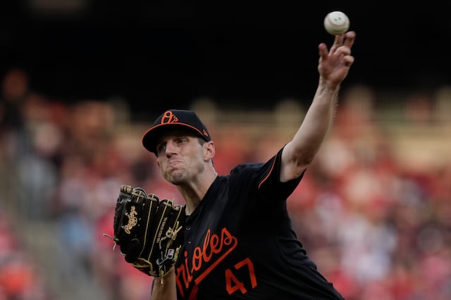 Means labora 7 innings en blanco; Orioles superan 2-1 a Rojos