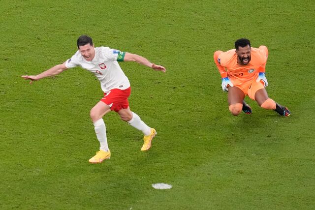 Polonia domina 2-0 a Arabia Saudí