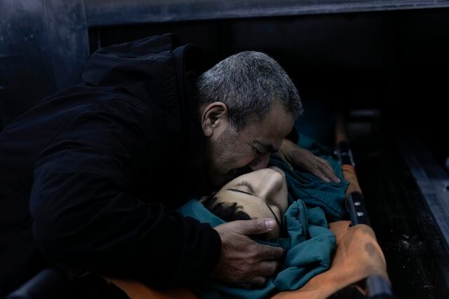 Israel libera a más prisioneros palestinos en el sexto día de tregua