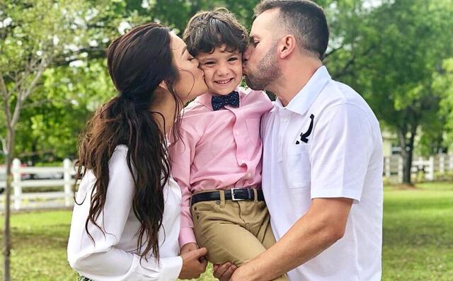 Sebastián José se luce "guiando" un bote