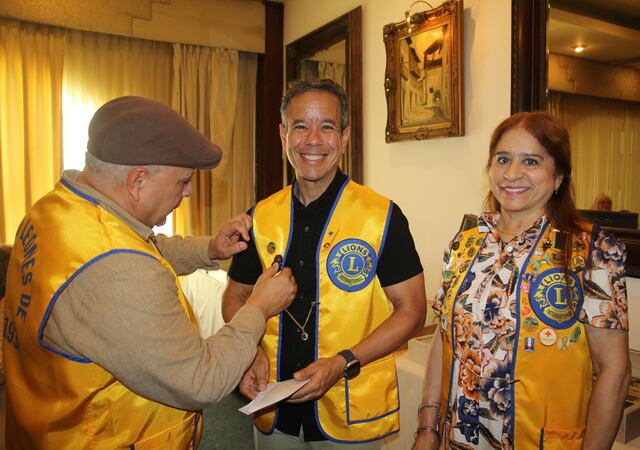 Miguel Romero es nombrado “socio honorario” del Club de Leones de San Juan