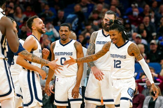 Grizzlies apalean a Magic