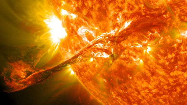 NASA publica imágenes de reciente erupción solar