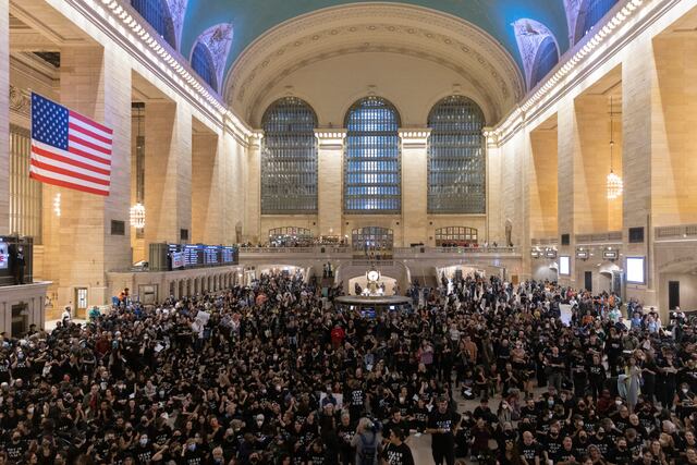 Manifestantes exigen alto el fuego en Gaza con protesta masiva en Nueva York