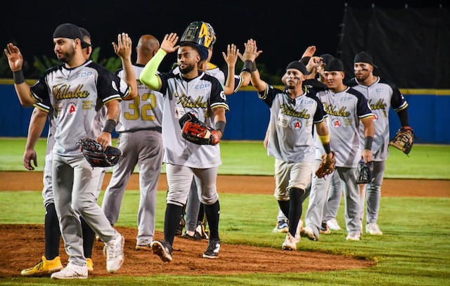 Ganduleros, Caciques y Guayacanes con victorias en las finales de sección en la COLICEBA