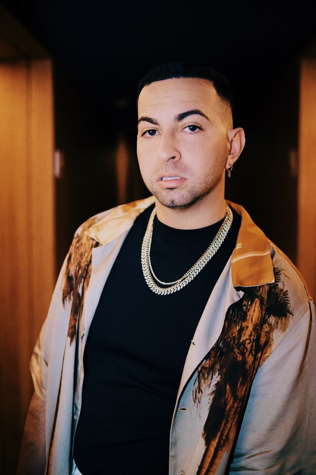 Justin Quiles enciende las fiestas con el sencillo navideño “Alegría”