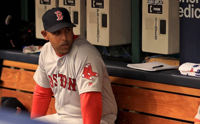 Alex Cora, manager de los Red Sox, se perderá el primer juego de la serie contra los Mets
