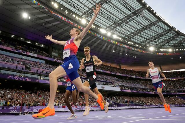 Cole Hocker sorprende en los 1,500 masculinos por delante de Kerr e Ingebrigtsen
