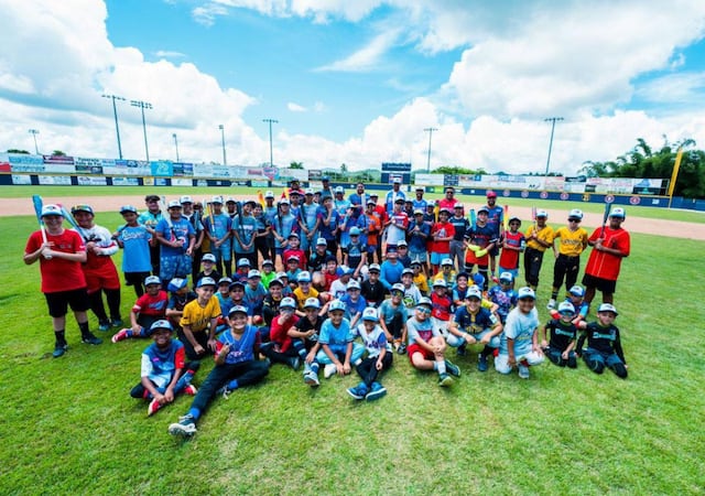 Éxito rotundo las clínicas de béisbol gratuitas “PlayBall Weekend” de la Fundación La Makina