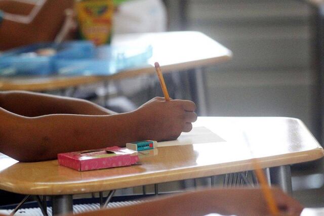 Proponen incorporar inteligencia artificial para enseñar inglés en las escuelas públicas