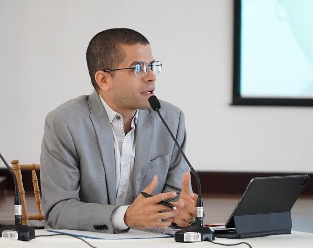 Representante denuncia “dádivas para ricos” en la Reforma Contributiva