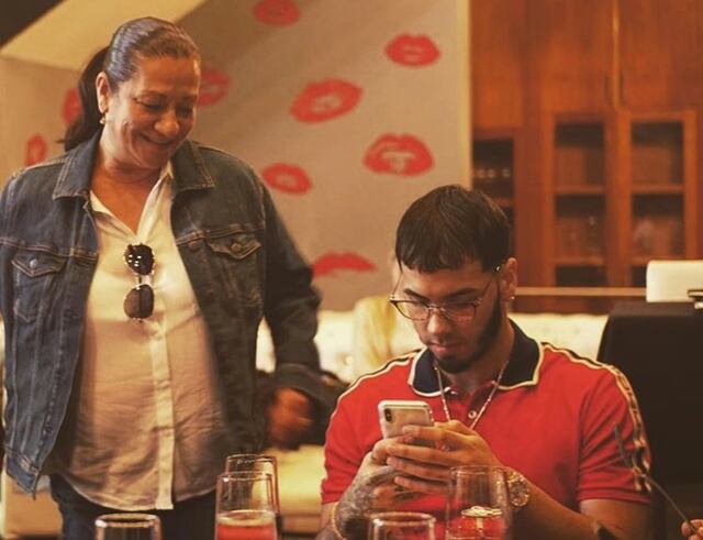 Anuel AA reflexiona y envía emotivo mensaje a su madre