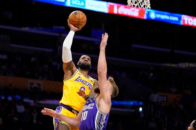 LeBron acecha el récord de puntos de Abdul-Jabbar
