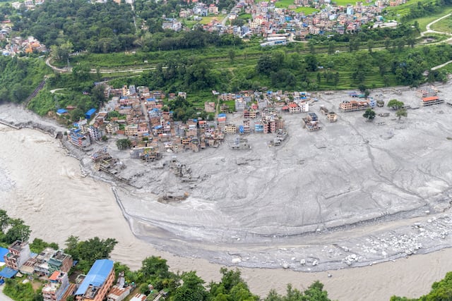 Nepal eleva a 1,344 los muertos mientras continúan las operaciones de rescate y búsqueda