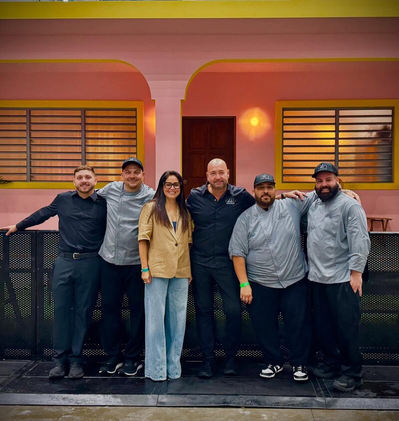 El reconocido chef puertorriqueño Mario Pagán sorprendió al llevar su talento y sazón caribeño hasta la residencia del artista internacional Bad Bunny.