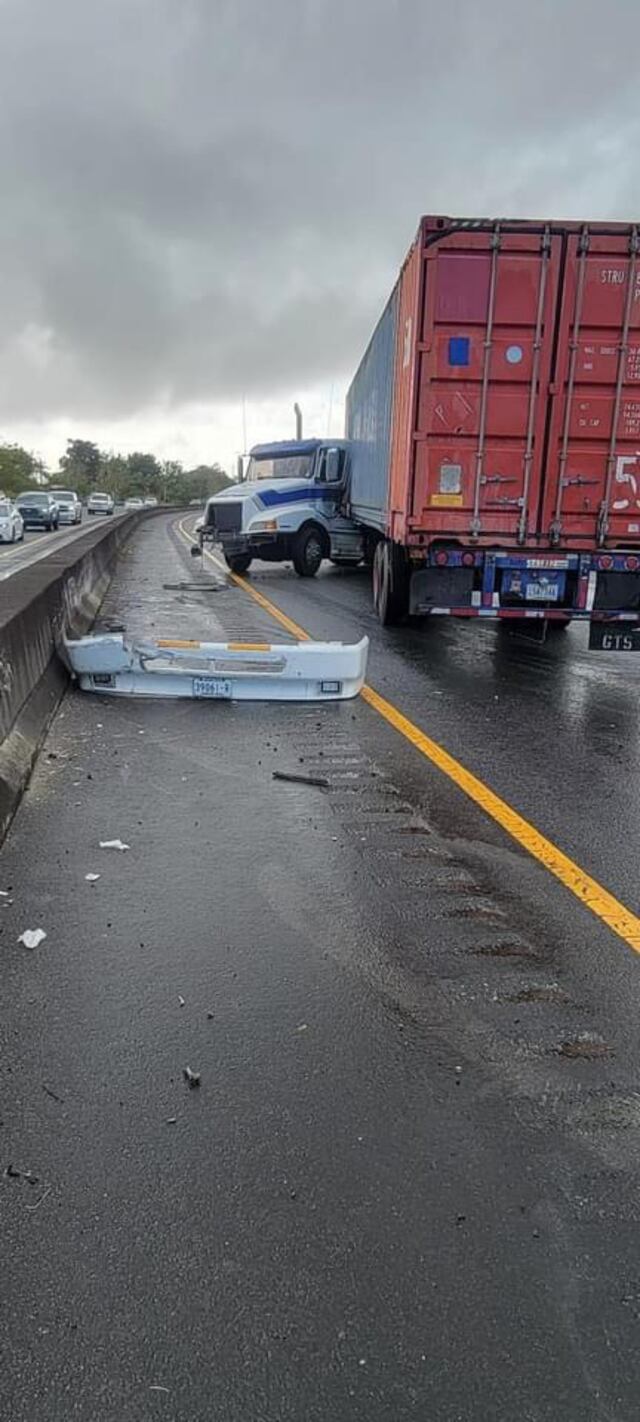 Reabren carriles de la PR-30 tras accidente con camión