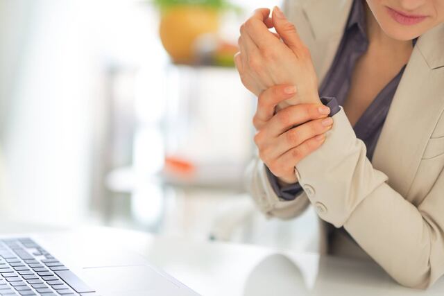 Mujeres son más propensas a la artritis reumatoide