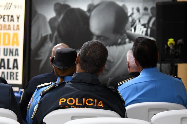 Agente de la policía admite que temió por su vida cuando cientos de motoras rodearon su patrulla