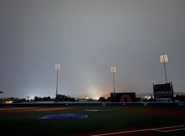 Suspenden partido de béisbol por falta de energía eléctrica
