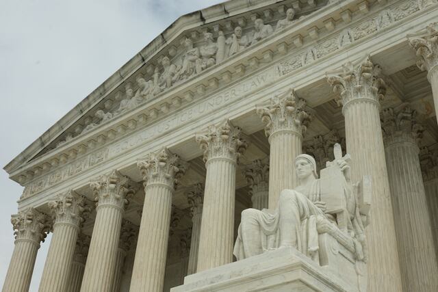 Supremo permite a Trump despedir a más de mil empleados del Departamento de Educación
