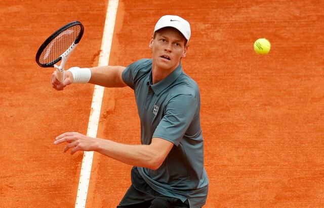 Jannik Sinner conquista Montecarlo y desplaza a Carlos Alcaraz del número uno