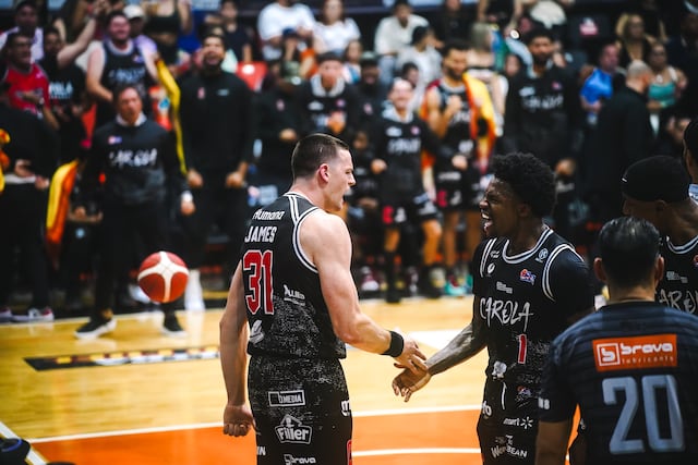 Carolina se quedó con la cuna del baloncesto y regresaron a la ruta ganadora