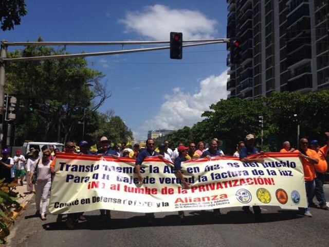 Maestros y otros sectores dan apoyo a marcha contra la privatización de la AEE