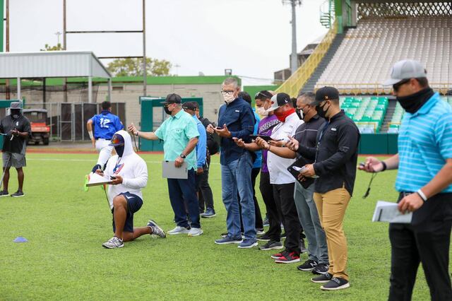 Escuchas de Grandes Ligas llegan hasta el Bithorn para ver el talento de jóvenes boricuas