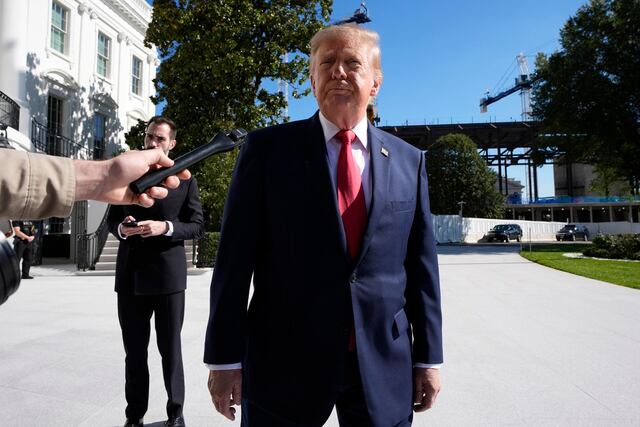 Trump dice no saber nada del regreso de Machado a Venezuela y que espera que esté a salvo