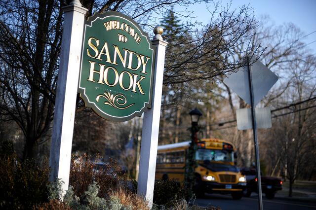 Connecticut aplica su más dura ley de tenencia de armas desde la masacre de Sandy Hook