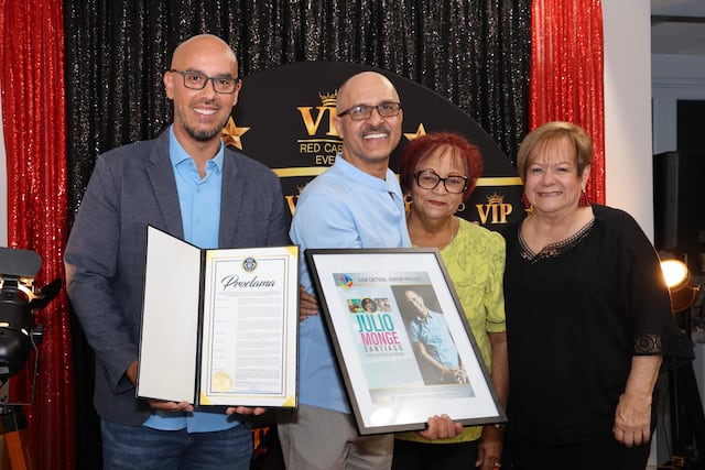 Fajardo honra al actor boricua Julio Monge por su trayectoria artística