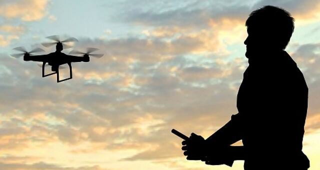 Evalúan proyecto para regular uso de drones en la isla