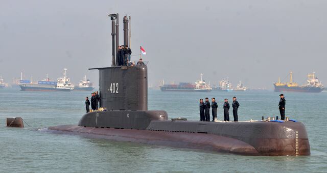 Encuentran a submarino hundido en Indonesia: se partió en 3 y los 53 tripulantes murieron