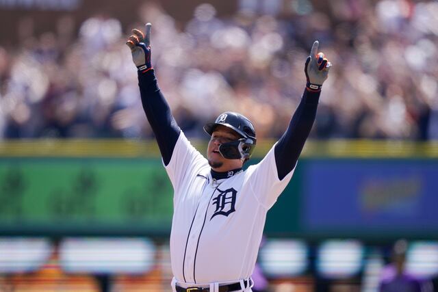 Miguel Cabrera conecta su hit 3,000 y se convierte en el primer venezolano en lograrlo