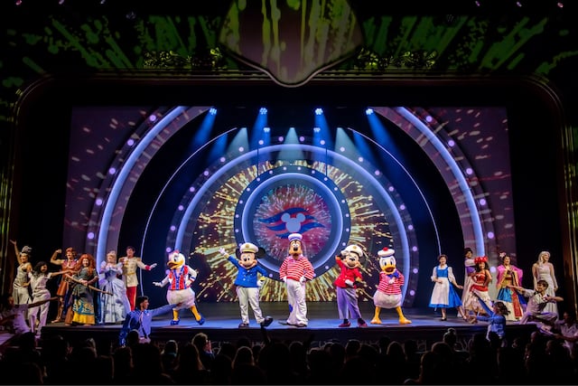 Lin-Manuel Miranda anuncia el salto de “Encanto” al teatro a bordo del Disney Believe
