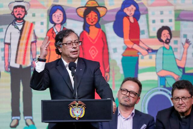 “Paz total” de Petro en Colombia avanza más despacio de lo esperado luego de atravesar crisis