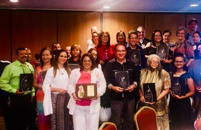 Reconocimiento a los estudiantes de Atenas College por su compromiso en Levantar a Puerto Rico