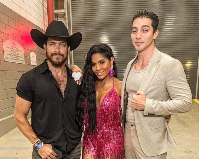 VIDEO: Maripily se goza el concierto de Christian Nodal junto a Paulo y Romeh