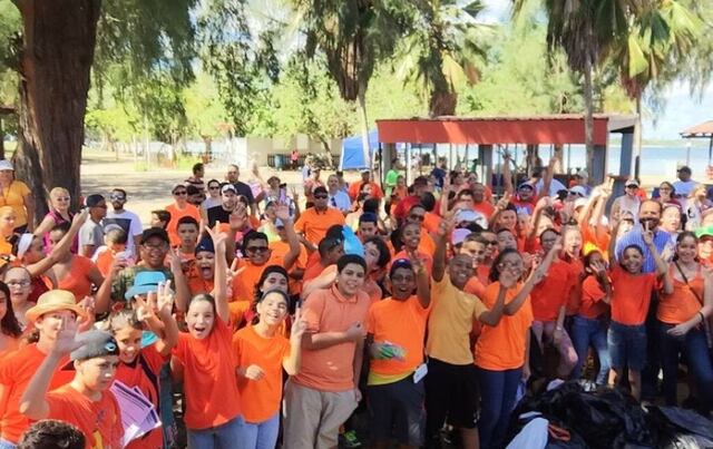 Escuelas públicas se unen al Día Internacional de Limpieza de Costas