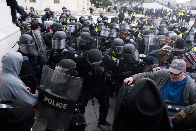 A prisión exfuncionario de Trump por atacar policías durante asalto a Capitolio